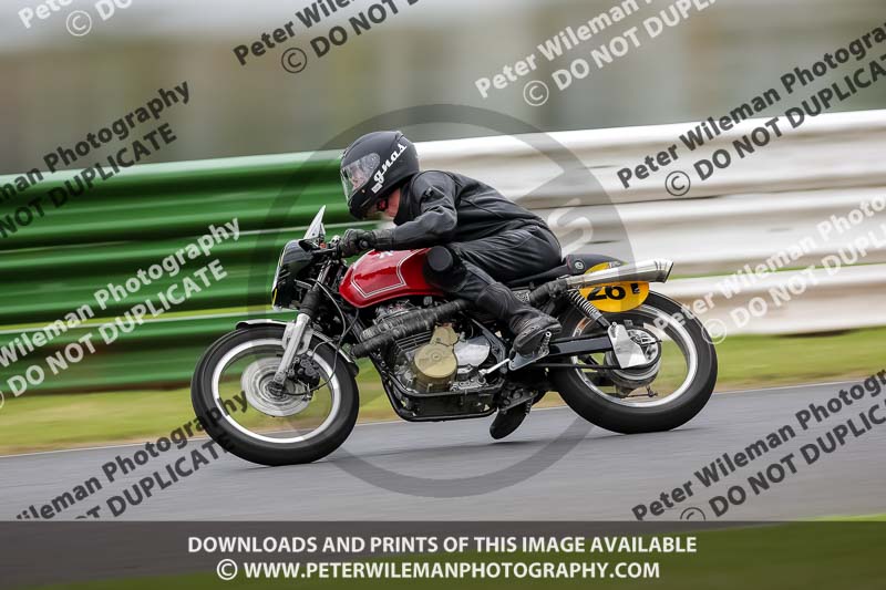 Vintage motorcycle club;eventdigitalimages;mallory park;mallory park trackday photographs;no limits trackdays;peter wileman photography;trackday digital images;trackday photos;vmcc festival 1000 bikes photographs